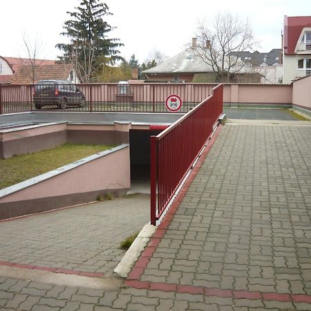 Lux Apartmanok Hajdúszoboszló Exterior foto