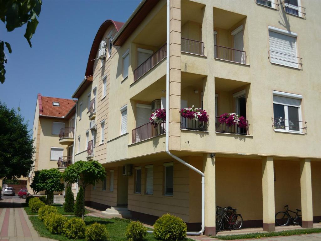 Lux Apartmanok Hajdúszoboszló Quarto foto